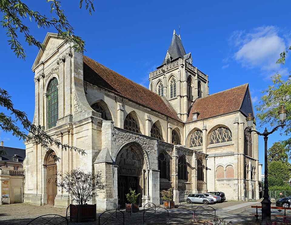 Église abbatiale Saint-Taurin
