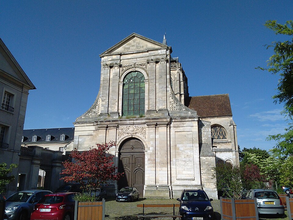 Église abbatiale Saint-Taurin