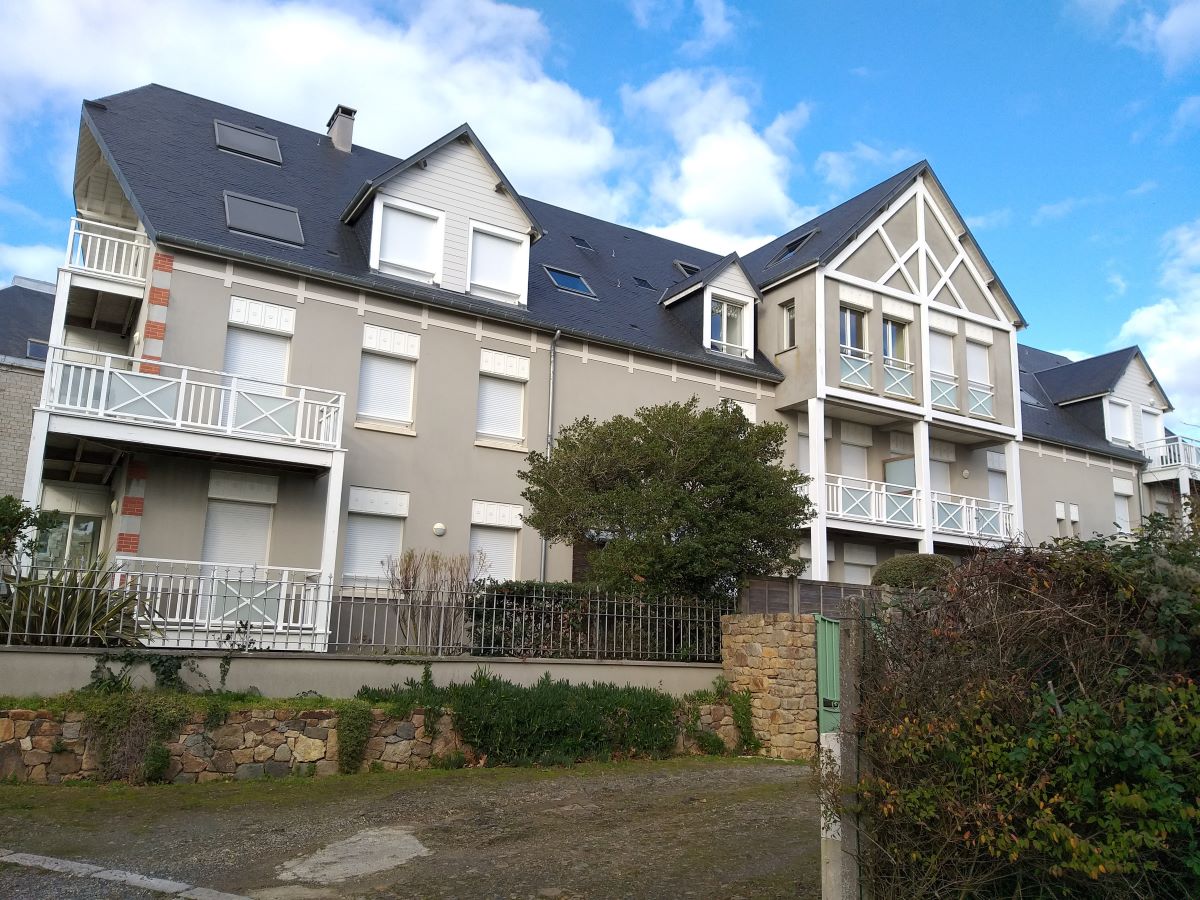 PROPRIETAIRE0-carolles-meuble-duplex-avec-vue-sur-mer