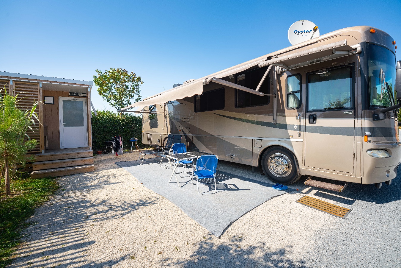simon mioniEmplacement tente et camping-car avec ses sanitaires privées