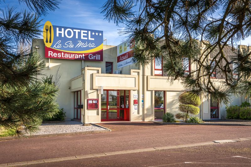 PROPRIETAIRE1-ENTREE HOTEL HOTEL LE SAINTE MERE