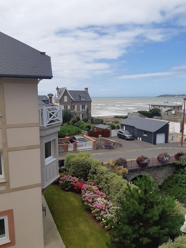PROPRIETAIRE1-meuble-denis-gaubert-saint-pair-sur-mer