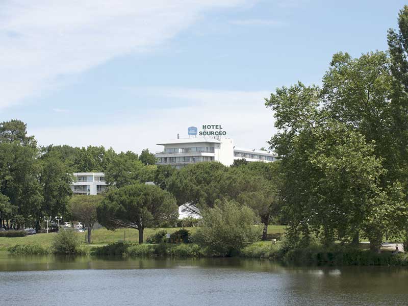 Thermes AdourHotel-Best-Western-Sourceo-Vue du lac