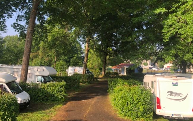 Camping-car park10-landes-pouillon-aire-camping-car-park