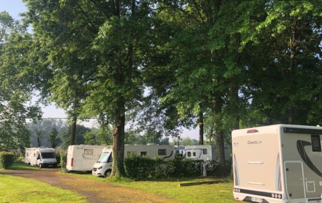 Camping-car park12-landes-pouillon-aire-camping-car-park
