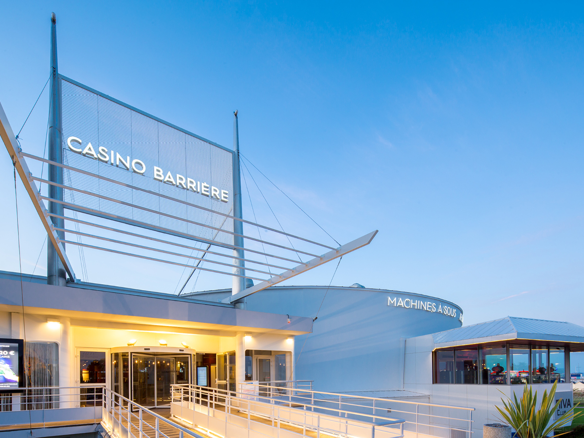 © Pascal Pronniercasino-barriere-ouistreham-entree-1