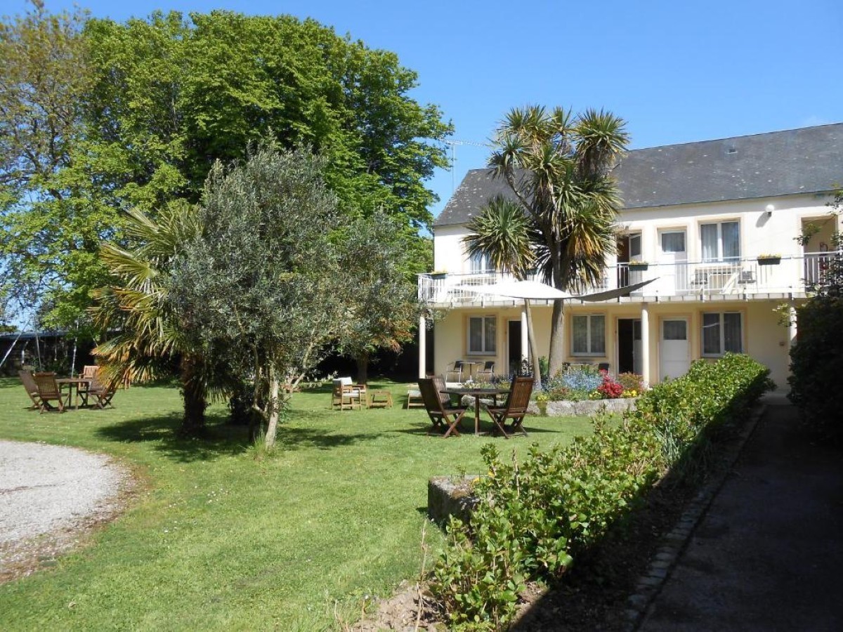 PROPRIETAIREquettehou-Hôtel-La-Demeure-du-Perron-1