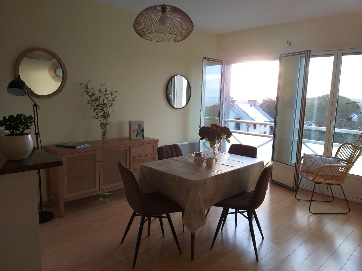 PROPRIETAIRE2-carolles-meuble-duplex-avec-vue-sur-mer