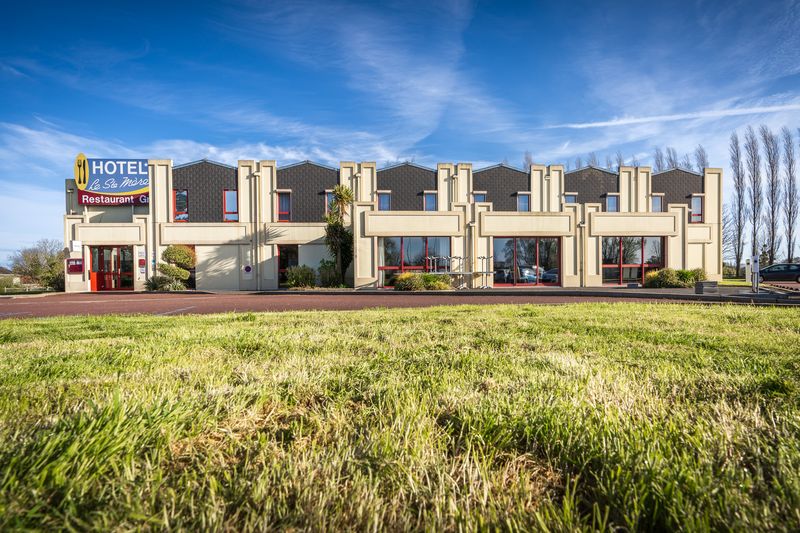 PROPRIETAIRE2-HOTEL LE SAINTE MERE