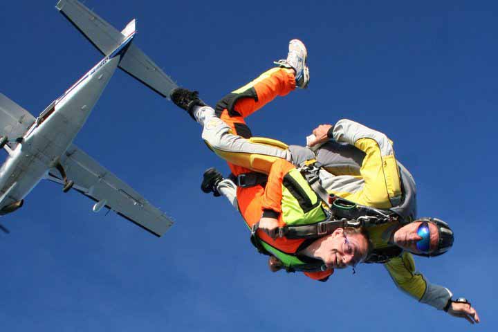 ©Abeille Parachutisme2012_Abeille Parachutisme_chute libre sous avion 2_TIS