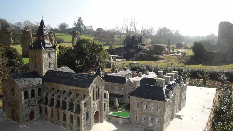 PROPRIETAIRE2013_Savigny-le-Vieux_Abbaye_2047