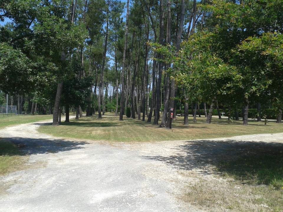 ©OTLAaire de camping cars de Nauton