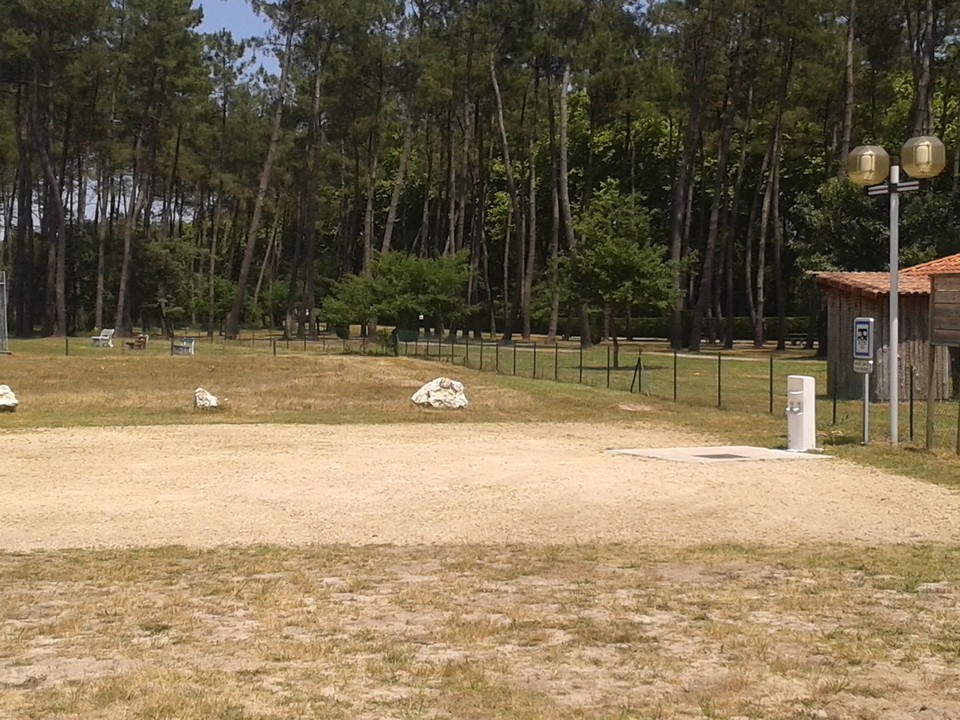 ©OTLAaire de camping cars de Nauton