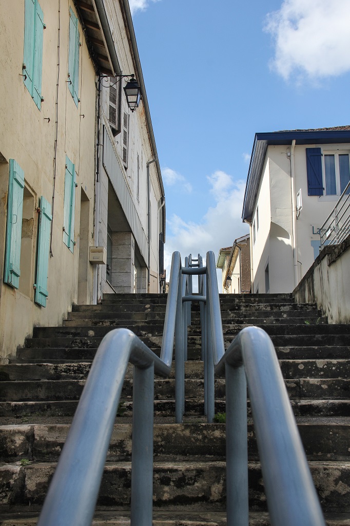 Vio.photographe2020 - Montfort-en-Chalosse Escalier mairie ©vio.photographe
