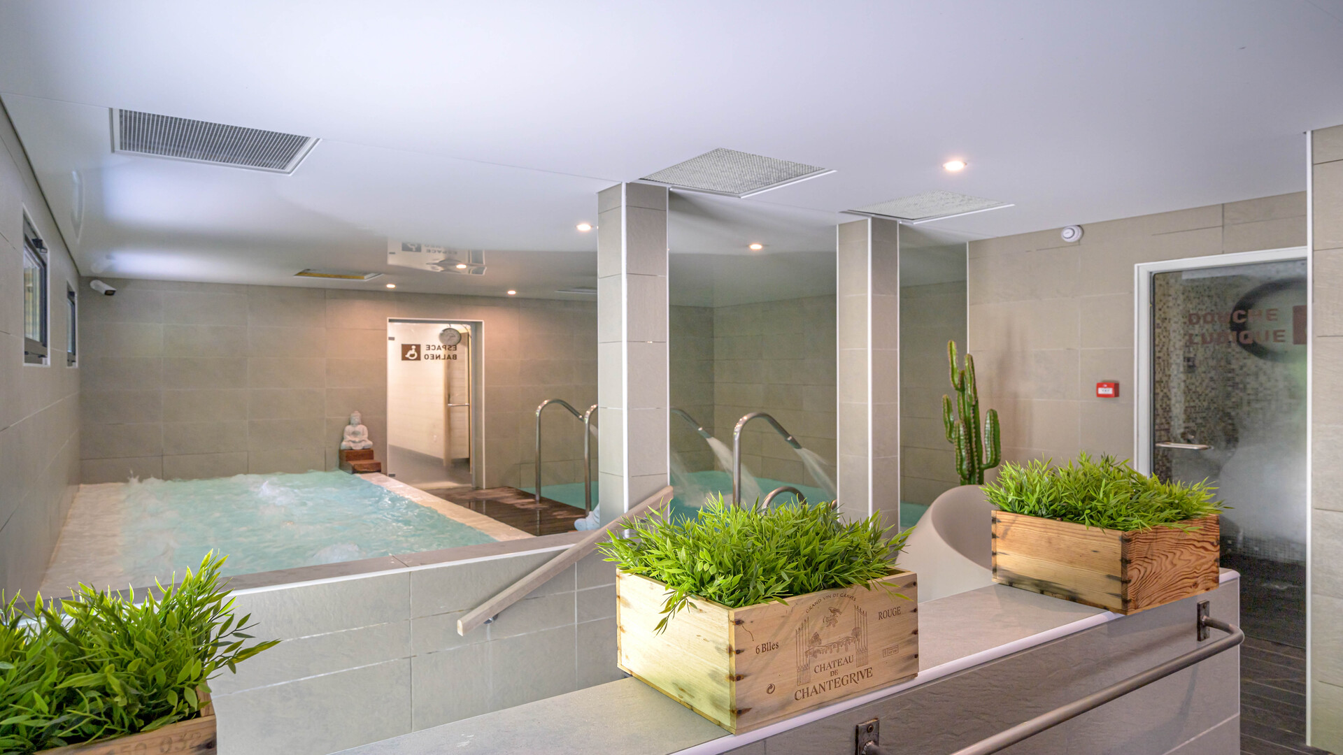 Anne-Aelia Savignard : Autenzio & CassotisCamping_Landes_Ciela_Village_Rives_Bar_Spa
