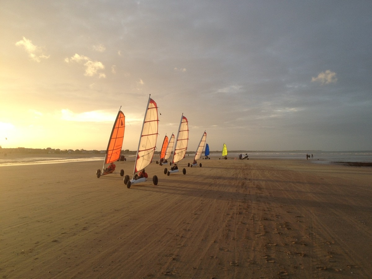 © Centre Nautique OCEAN62497-Char-a-voile-sur-la-plage-de-Ouistreham-Riva-Bella-Association-OCEAN-1200px