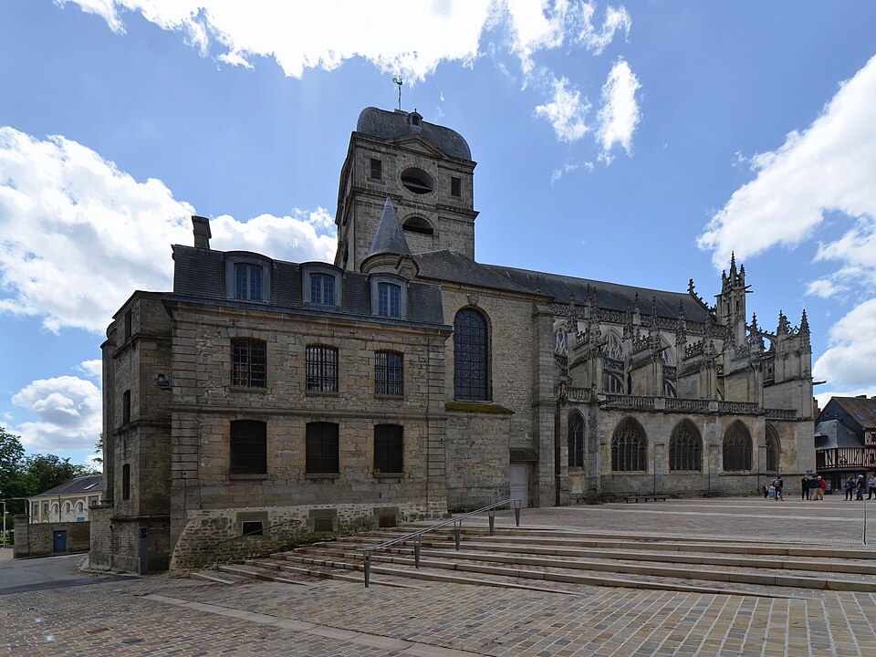 Basilique_Notre-Dame_ Alençon_(Orne)_
