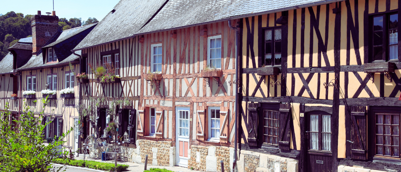 Bec-Hellouin vue village banniere