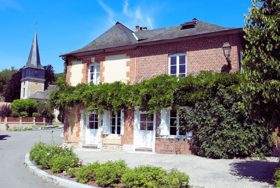 Bec-Hellouin centre du village 2