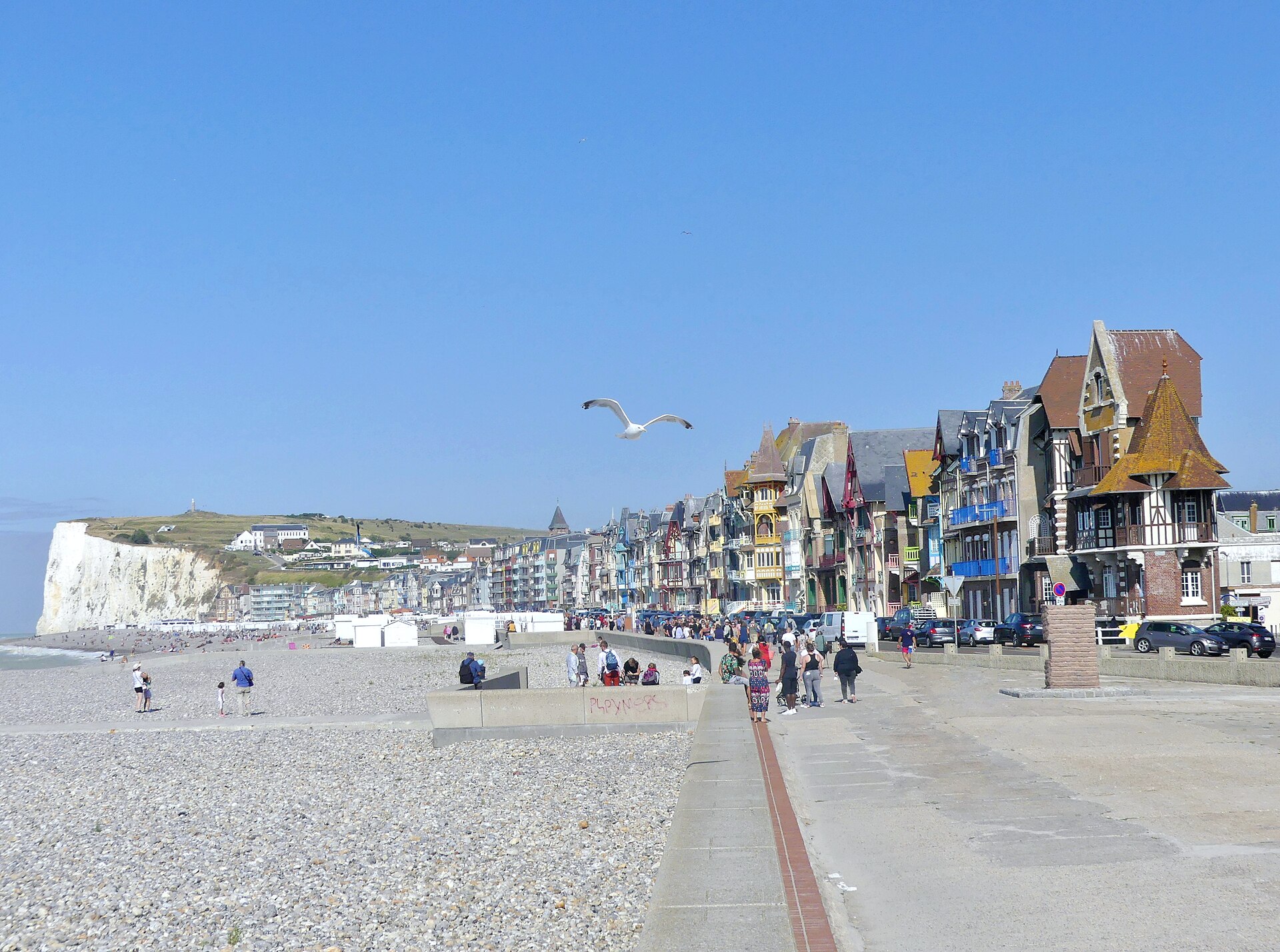 Bord_de_mer_de_Mers-les-Bains_en_ete