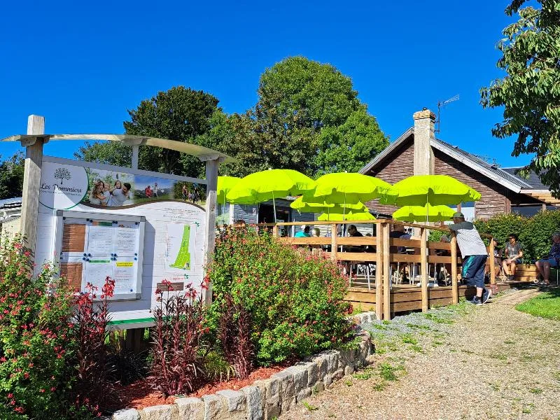 Camping Les Pommiers Saint-Léonard