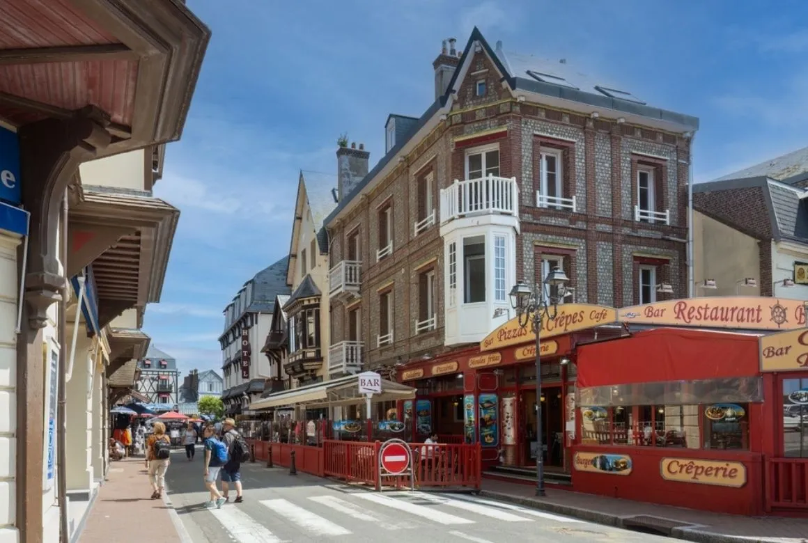 Centre ville Etretat