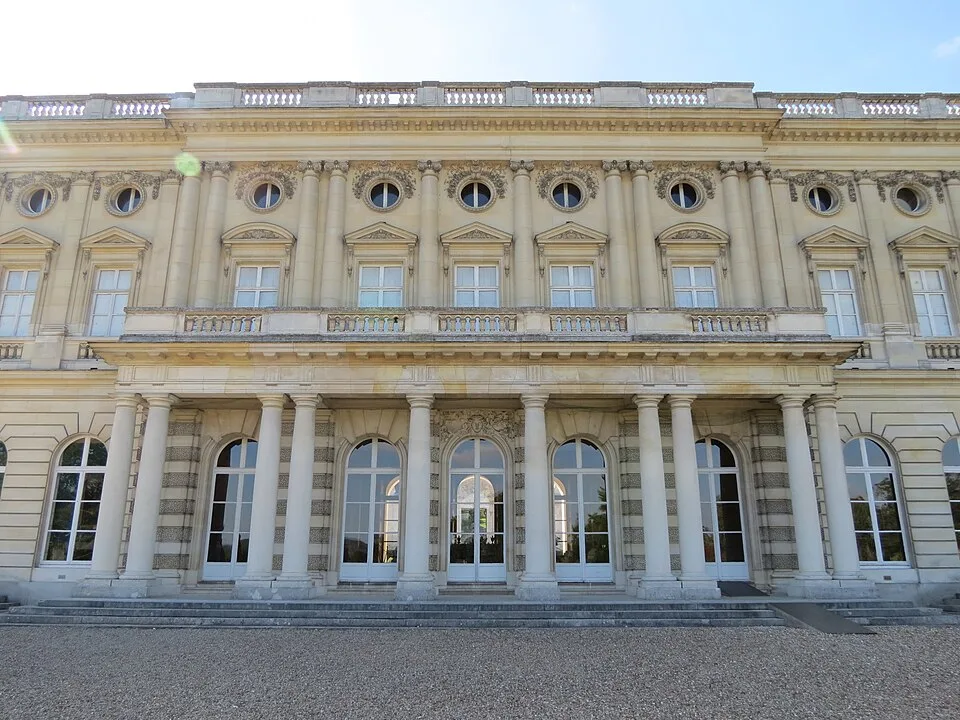 Chateau de Bizy vue facade