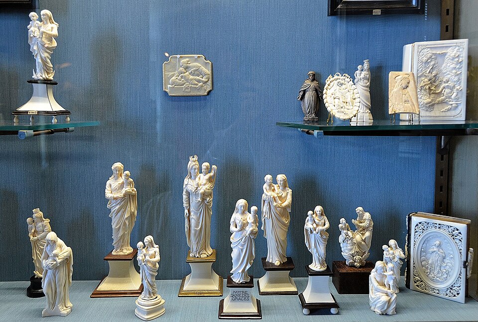 Dieppe_(Seine-Maritime)_-_Château-musée_-_Statuettes_de_Vierges_en_ivoire