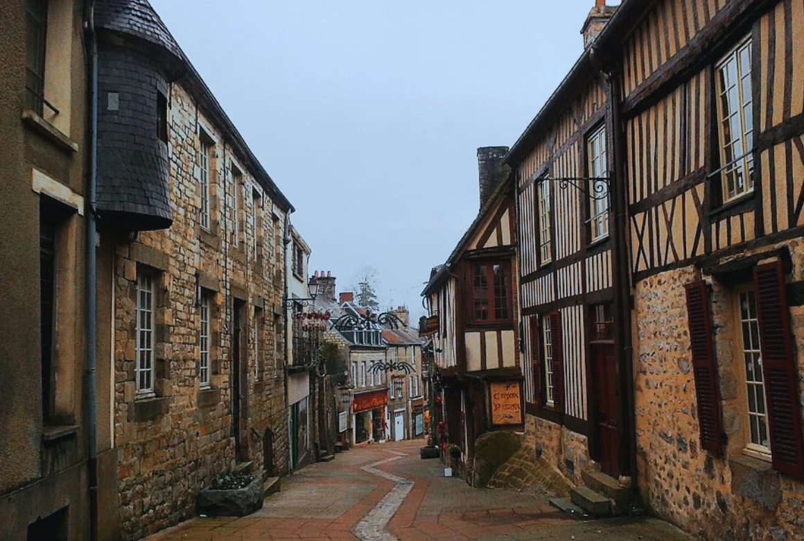 Domfront-en-Poiraie ruelle