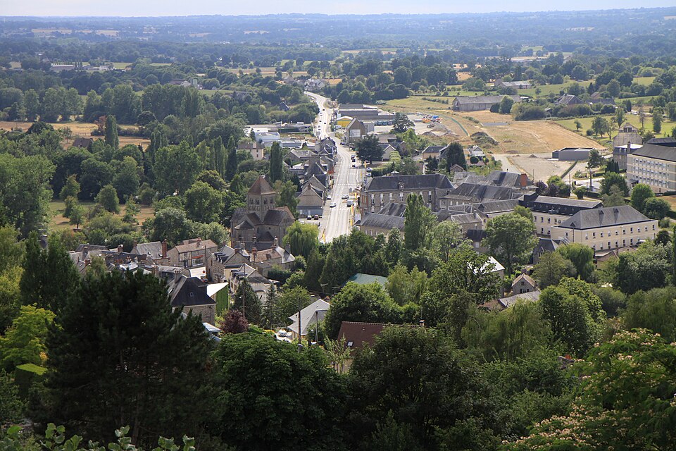 Domfront_-_la_ville_basse