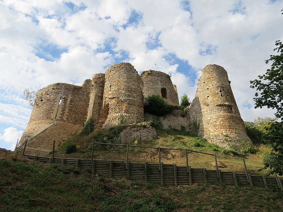 Donjon_de_Conches-en-Ouche 1