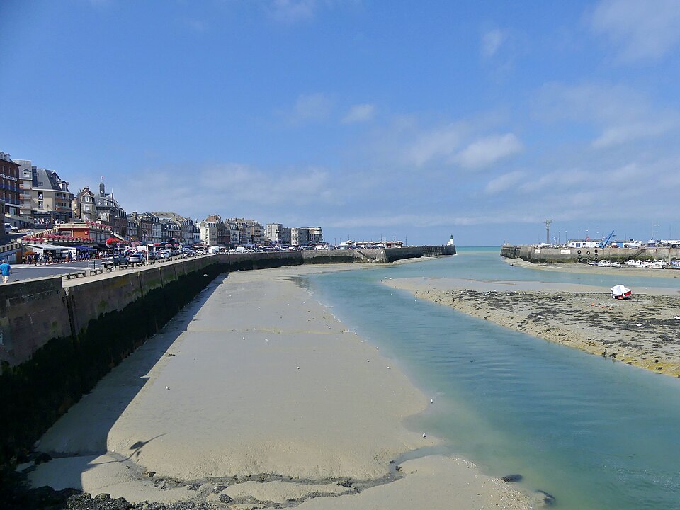 Embouchure_et_jetée_du_Tréport_à_marée_basse