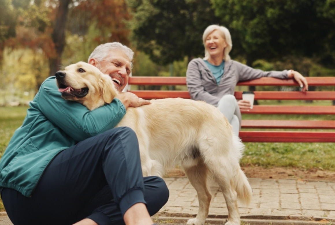 Bonheur au parc avec son chien