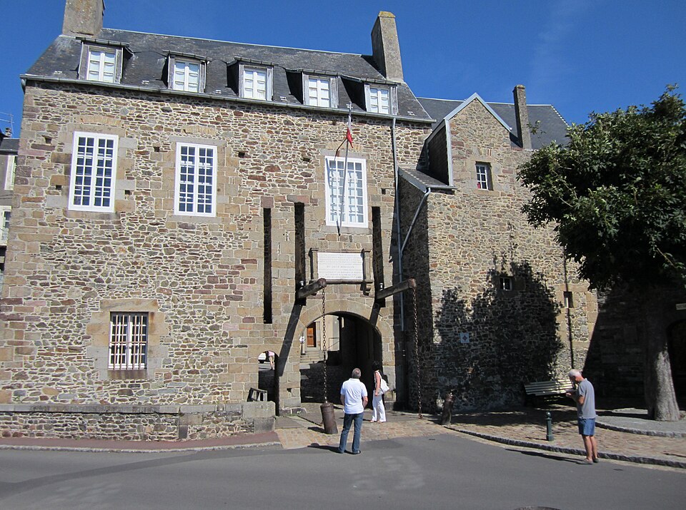 Enceinte_de_la_Haute-Ville_-_La_Grand Porte