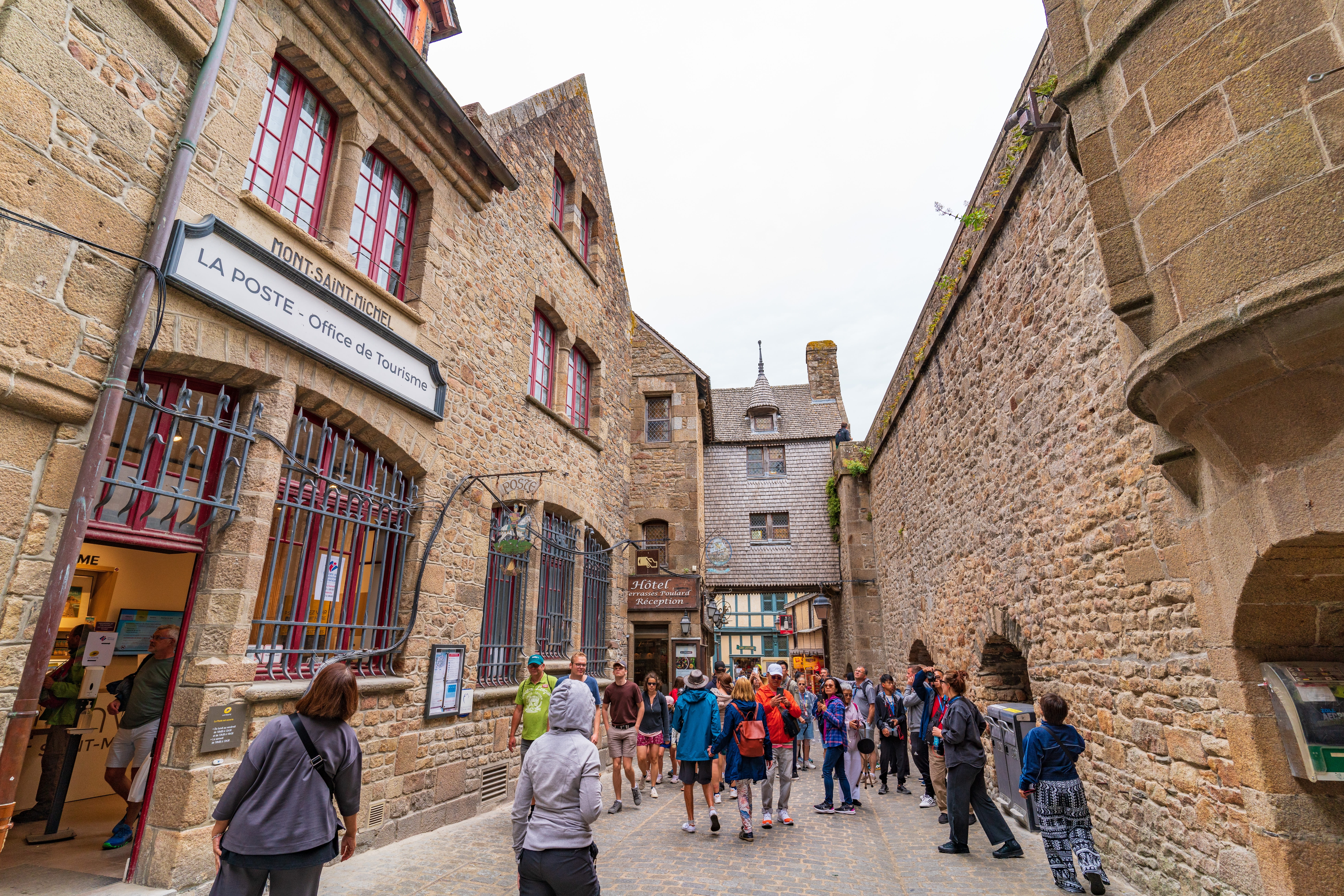 Grande Rue et remparts du Mont-Saint-Michel