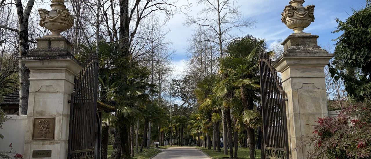 Eugénies-les-Bains - Entrée de l'établissement thermal