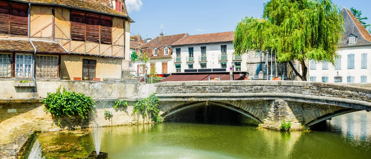 Salies-de-Béarn - Pont et rivière le Saleys