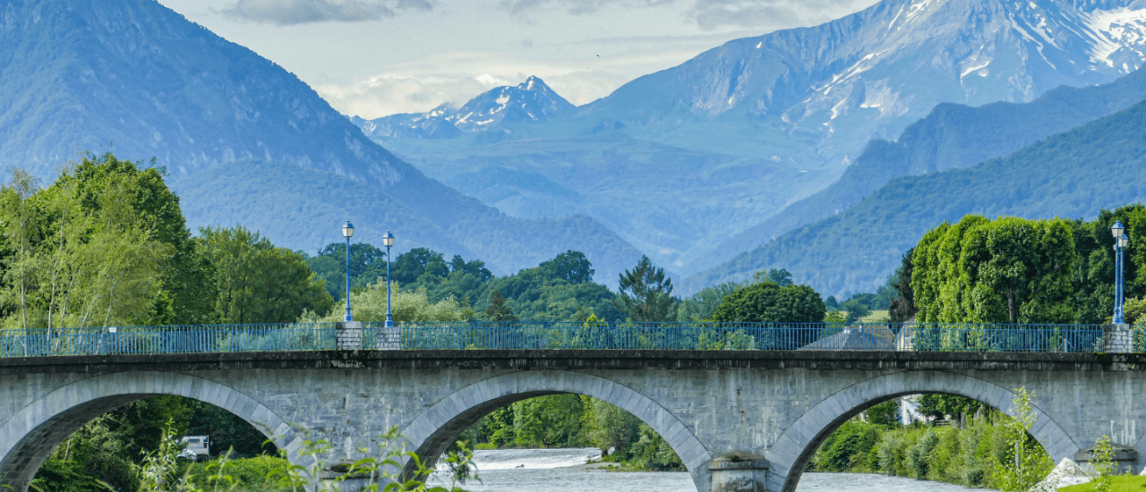 Nay - Vue des Pyrénées