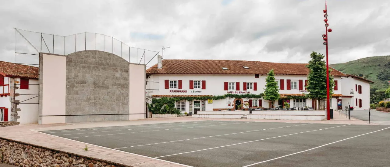 Itxassou - Fronton et Hôtel Bonnet