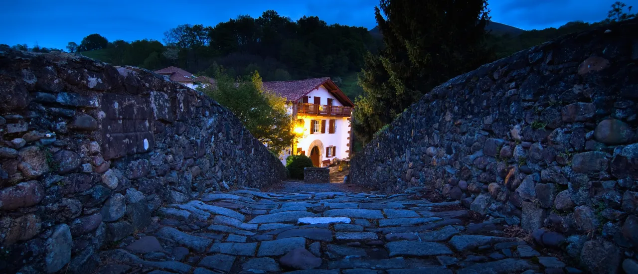 Saint-Etienne-de-Baïgorry - Village de nuit