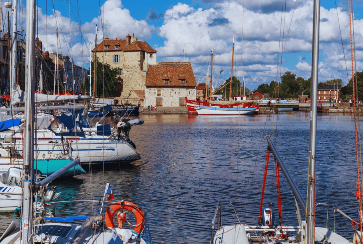 Honfleur La Lieutenance et Vieux Bassin