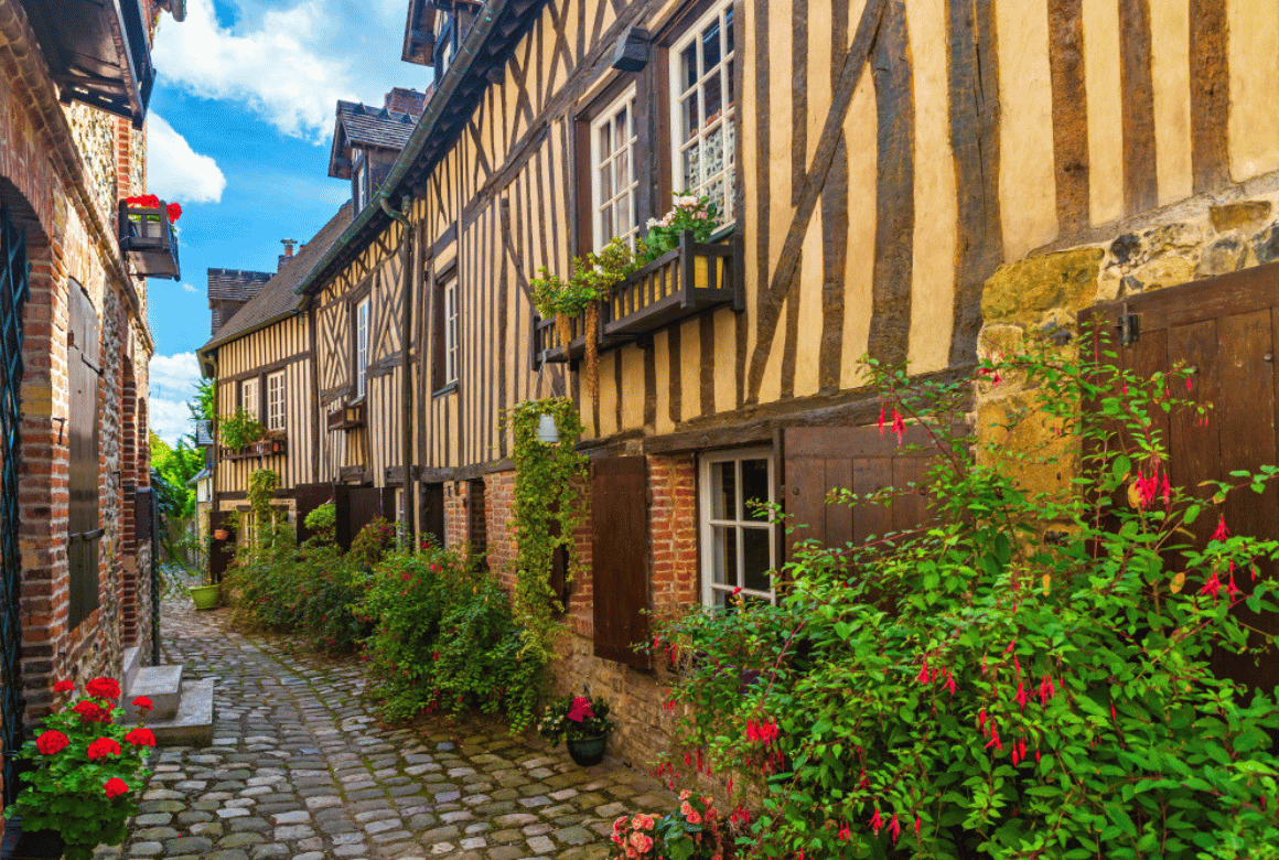 Honfleur ruelle fleurie