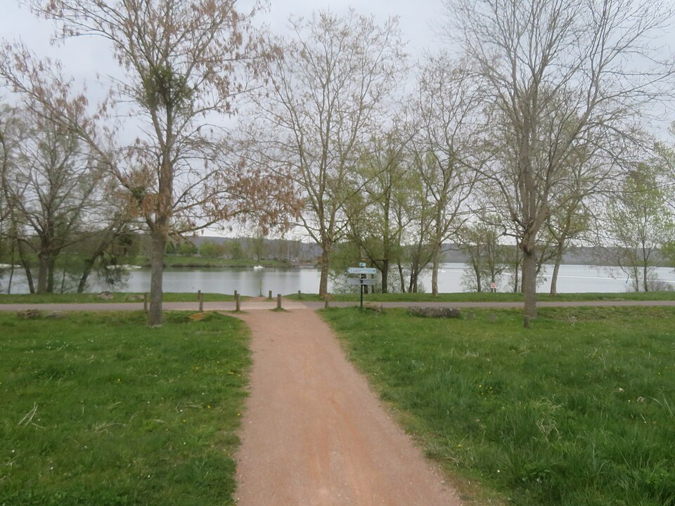 La_Seine_velo_dans_la_base_de_loisirs_de_Lery-Poses