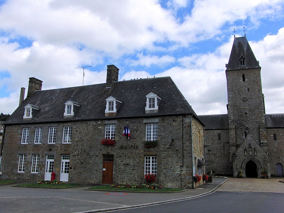 Mairie de Lonlay-l'Abbaye
