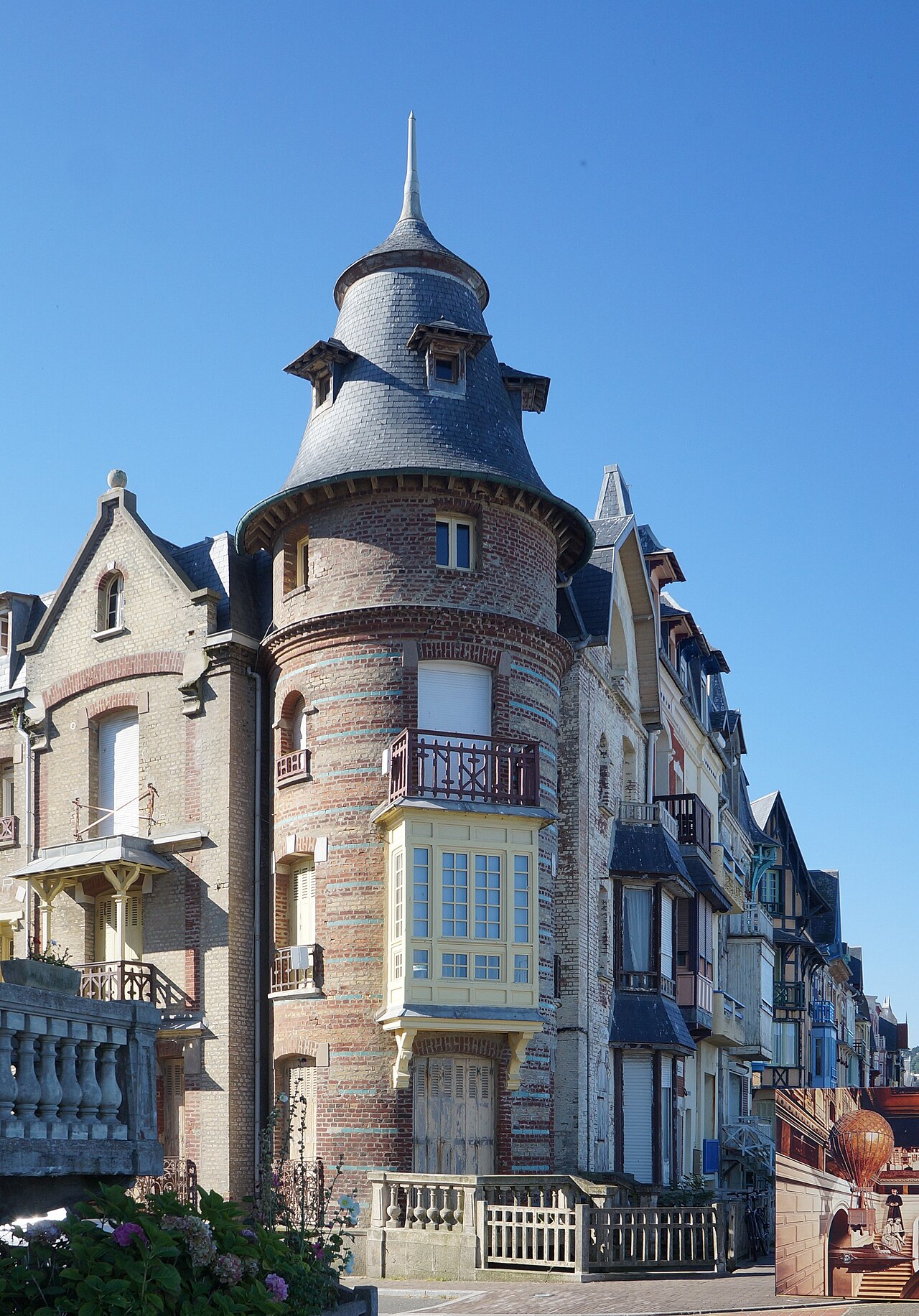 Mers-le-Bains_Maison_a_trois_logements_(IA80001400)