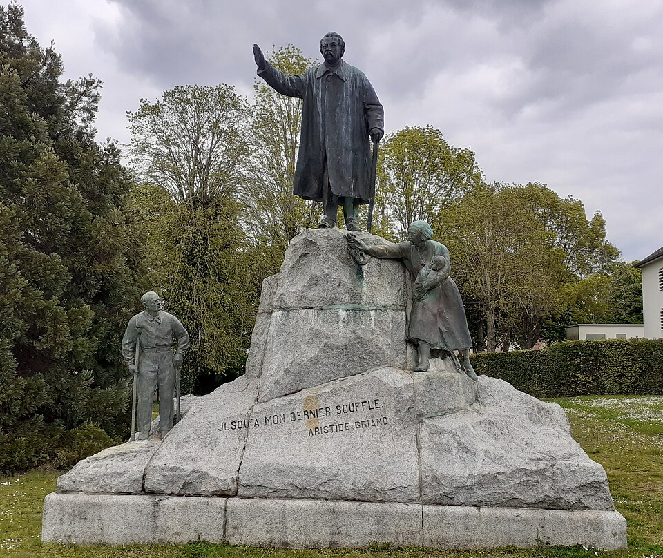 Monument à Aristide Briand, Pacy-sur-Eure