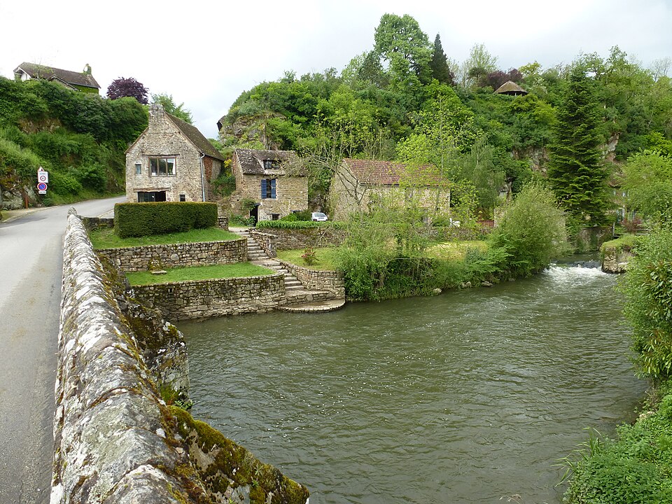 Pont de pierre sur la Sarthe
