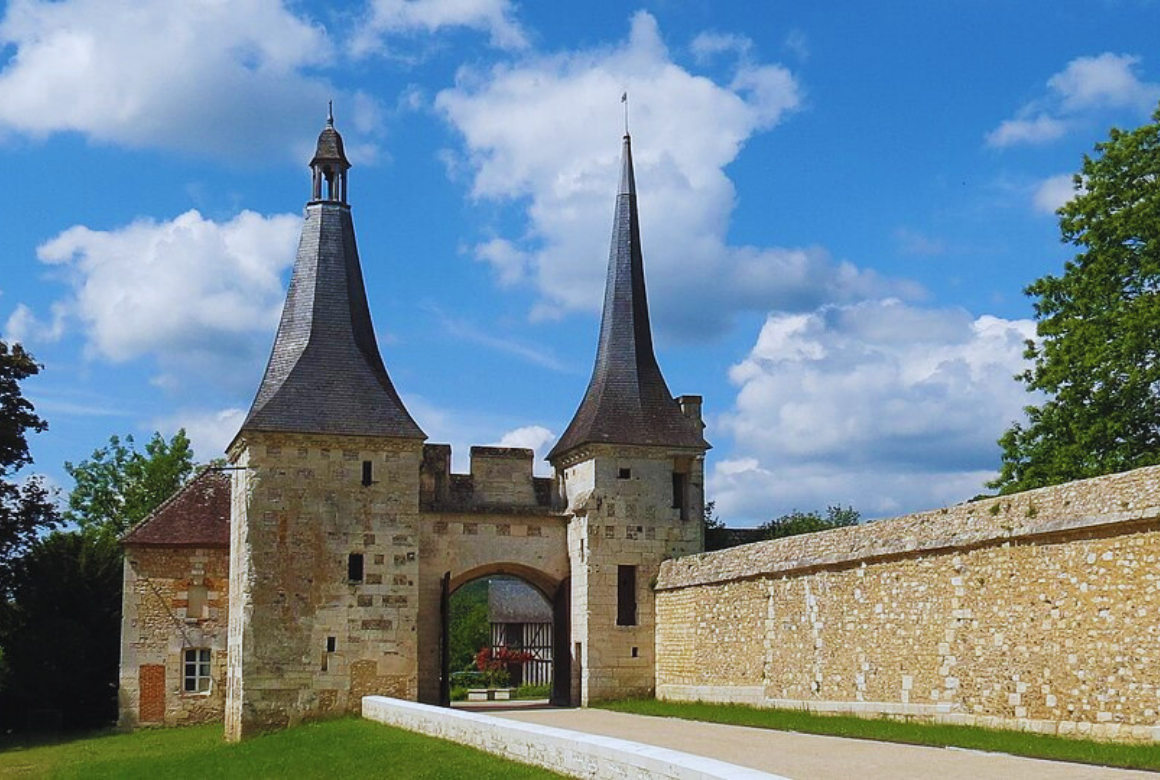 Porte entree Abbaye Notre-Dame du Bec de Bec-Hellouin
