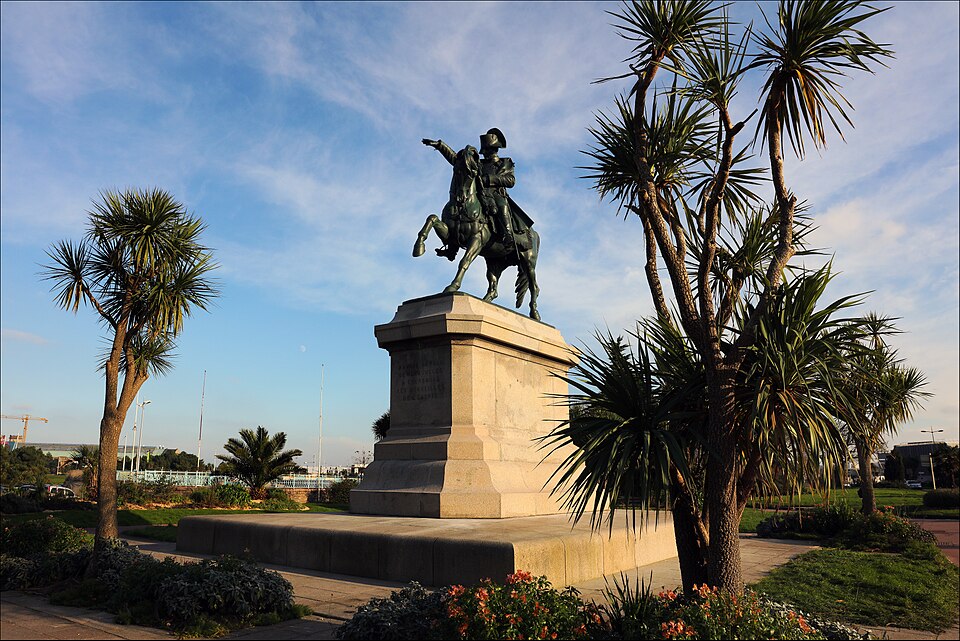 Statue_de_Napoléon_à_Cherbourg-en-Cotentin