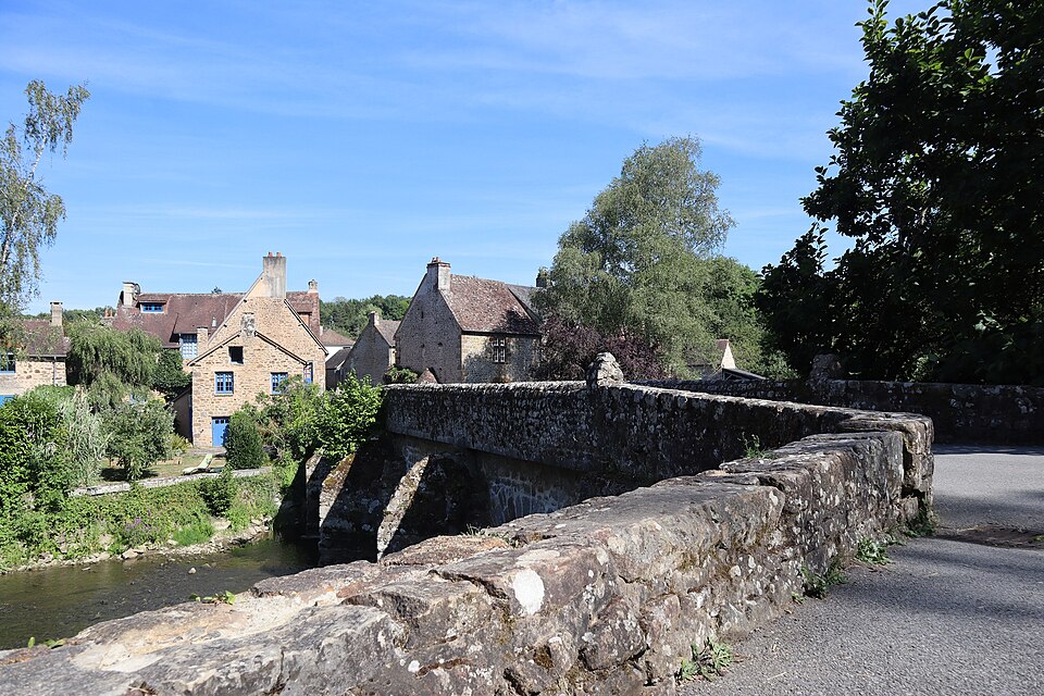 Pont de pierre sur la Sarthe